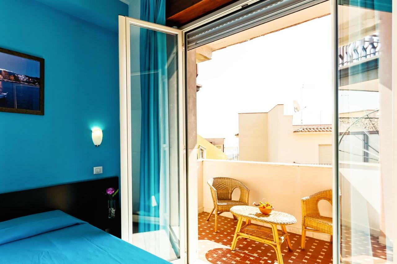 Seaview Terrace Sunny Apartment Giardini Naxos Dış mekan fotoğraf